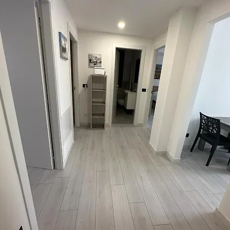 Cavour Center Апартаменти