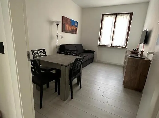 Cavour Center Апартаменти *