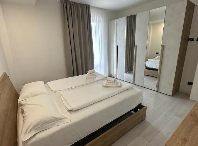 Cavour Center Апартаменти